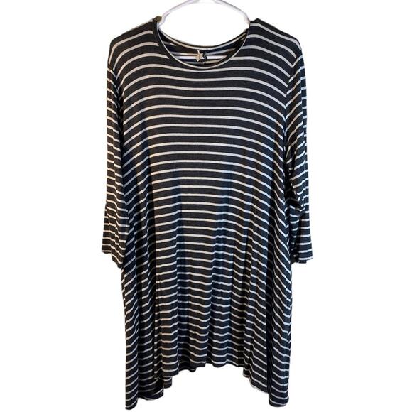 Lovely Souls Gray Long top flared on bottom Size 3X - Picture 1 of 8